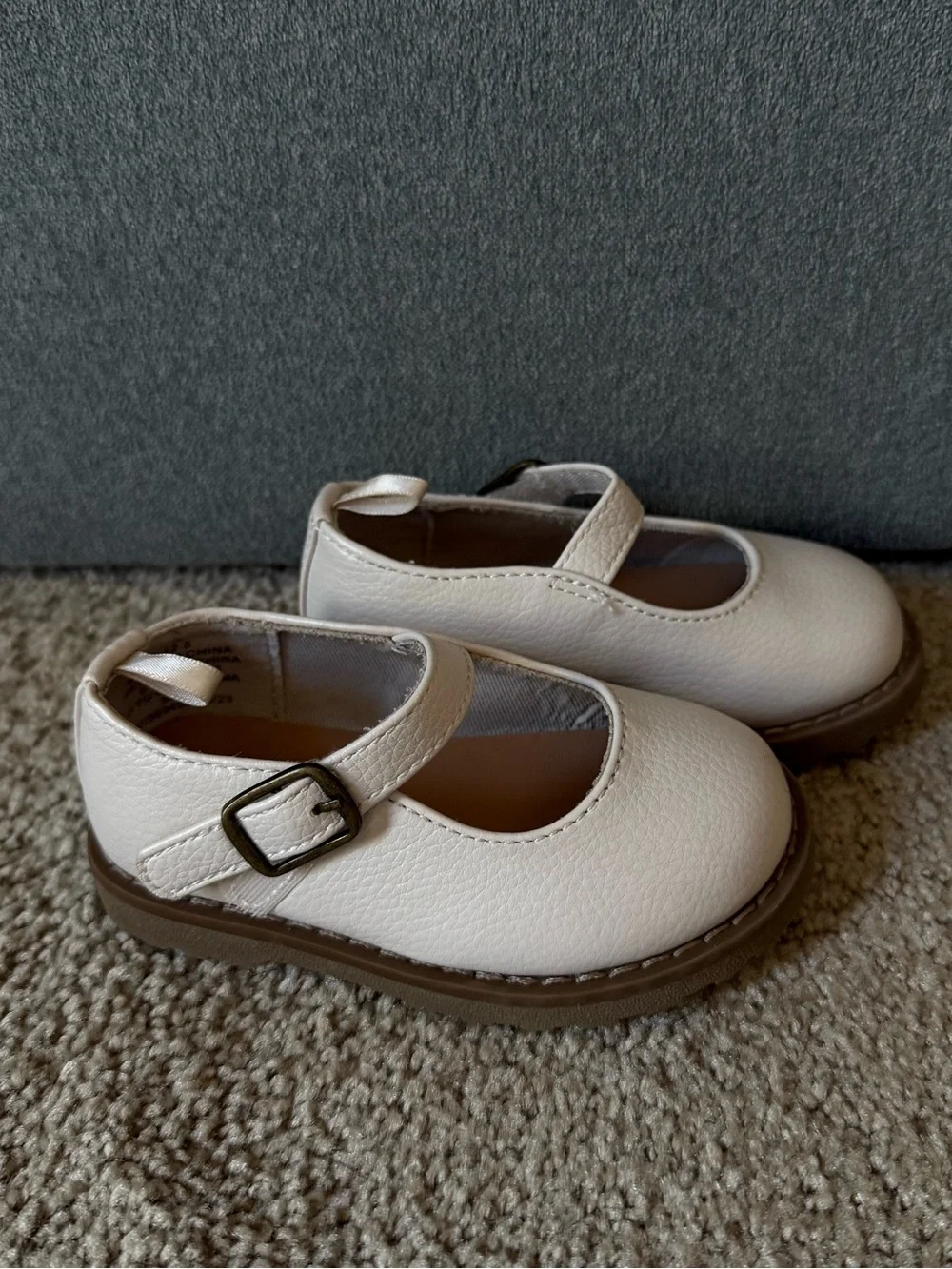 Old Navy Cream Mary-Jane Toddler Shoes with Tan Outsole